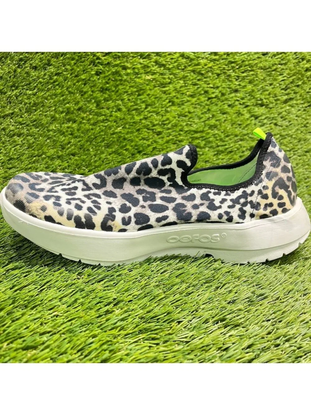 Oofos OOmg Eezee Leopard Print Womens Size 10 Black White Casual Slip On Shoes